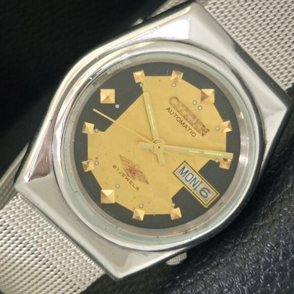 Vintage 1975 Citizen Automatic Mens Silver Watch W/daydate & Gold accents
